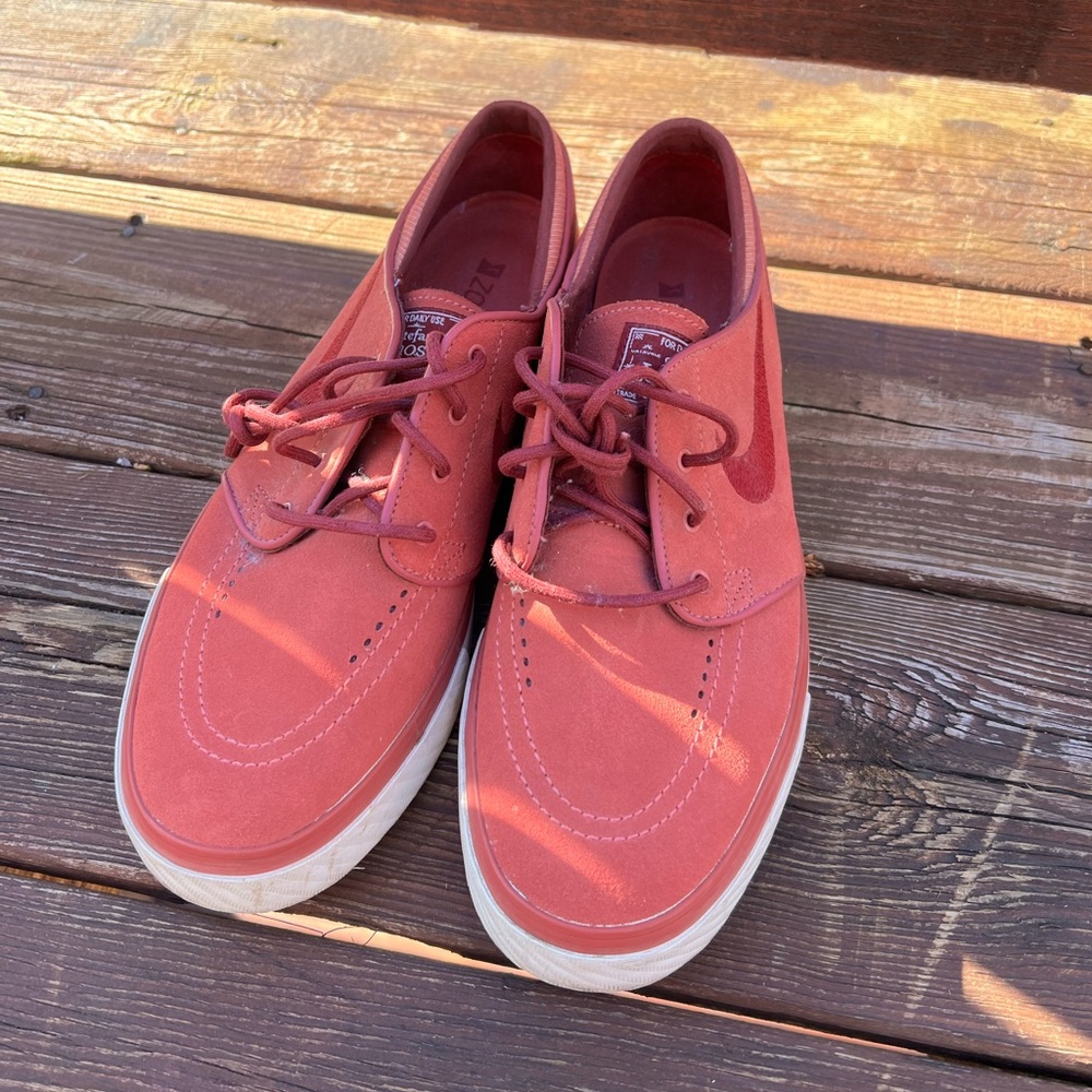 Red Nike Stefan janoski shoes, worn once or twice and in good condition.